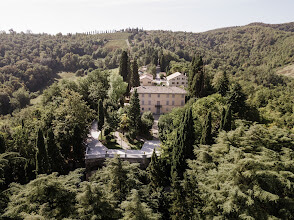“Sapori di casa nostra:  dal Parmigiano Reggiano ai vini delle nostre colline, un viaggio nel cuore dell’Emilia”